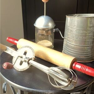 😍 4 Piece Vintage Hand Kitchen Tools / Utensils